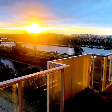 Apartament Z Tarasem I Widokiem Na Odre Вроцлав Екстериор снимка